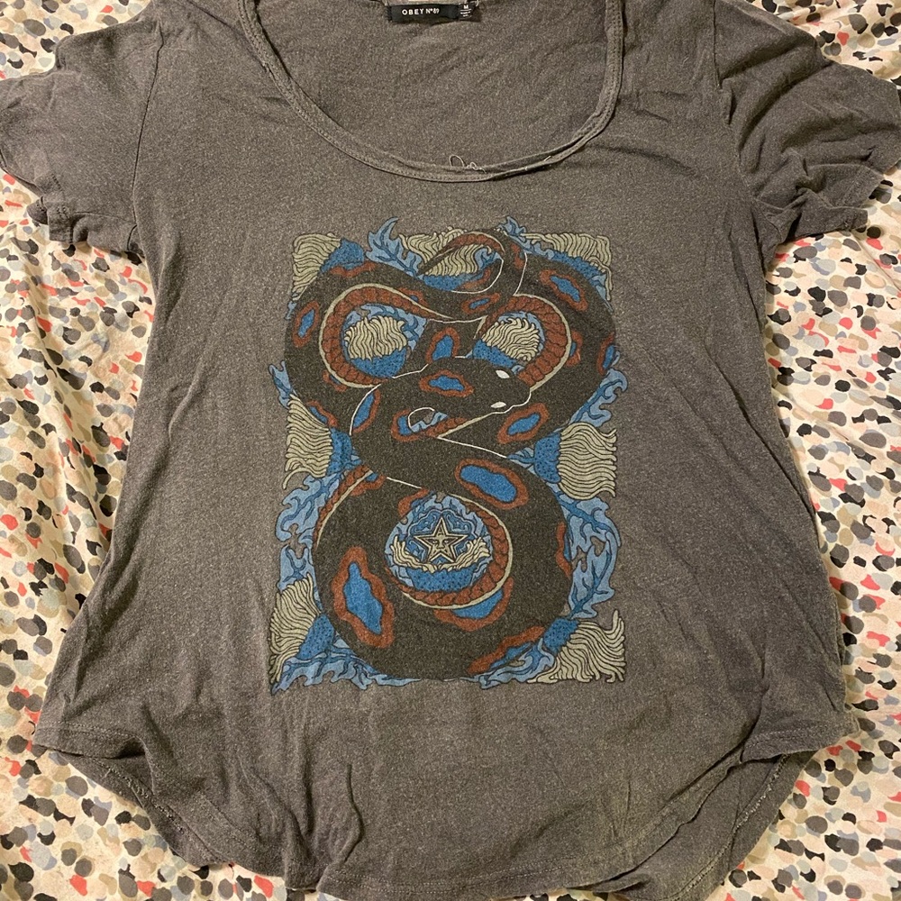 NWOT Obey Tee Distressed Hem